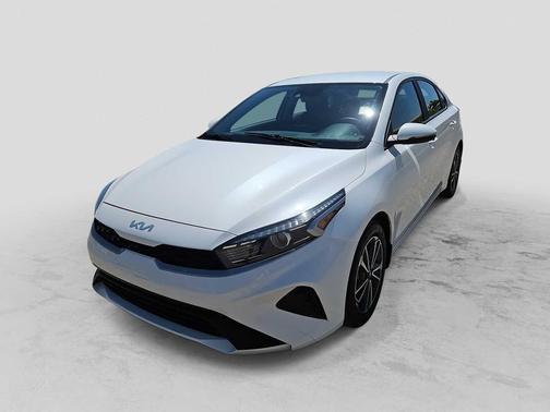 Snow White Pearl 2022 Kia Forte LXS