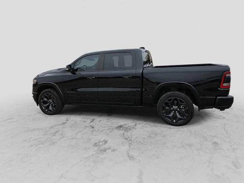 Diamond Black Crystal Pearlcoat 2022 RAM 1500 Limited