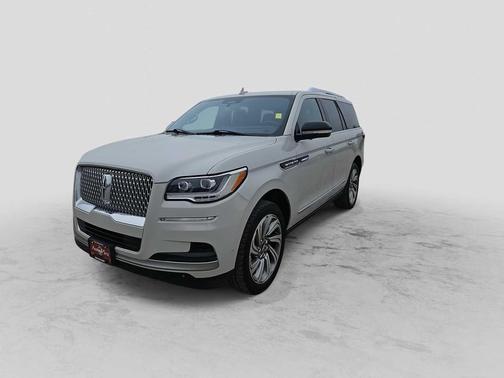 Ceramic Pearl Metallic Tri-Coat 2023 Lincoln Navigator Reserve