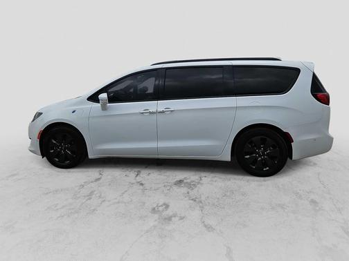 Bright White Clearcoat 2020 Chrysler Pacifica Hybrid Limited