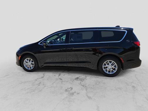 Diamond Black Crystal Pearlcoat 2027 Chrysler Pacifica L