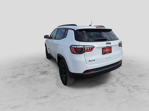 Bright White Clearcoat 2026 Jeep Compass Latitude