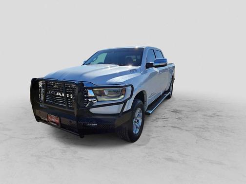 Ivory White Tri-Coat Pearlcoat 2021 RAM 1500 Laramie