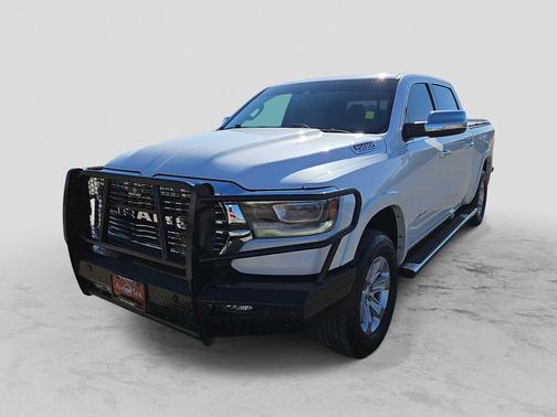 Ivory White Tri-Coat Pearlcoat 2021 RAM 1500 Laramie