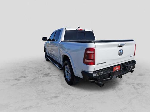 Ivory White Tri-Coat Pearlcoat 2021 RAM 1500 Laramie
