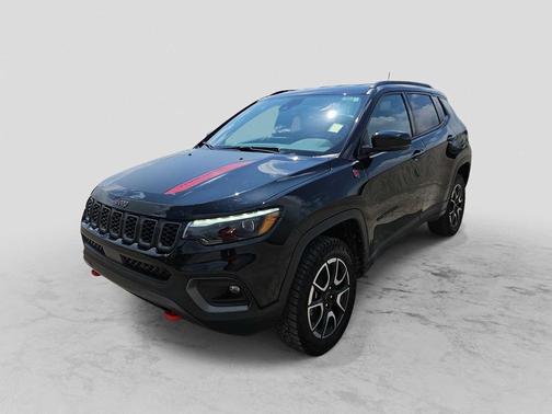 Diamond Black Crystal Pearlcoat 2025 Jeep Compass Trailhawk