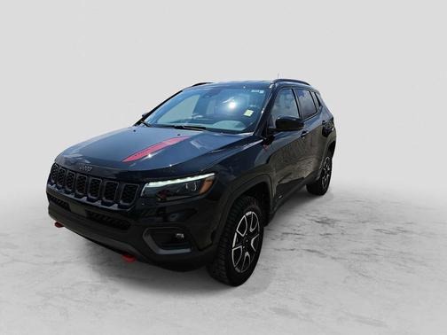 Diamond Black Crystal Pearlcoat 2025 Jeep Compass Trailhawk
