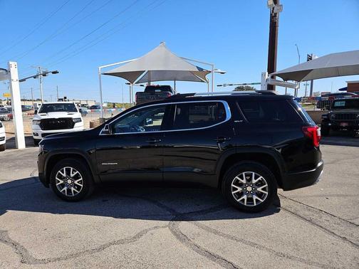 2023 GMC Acadia SLT