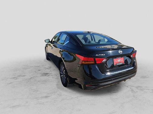 Super Black 2023 Nissan Altima 2.5 SV