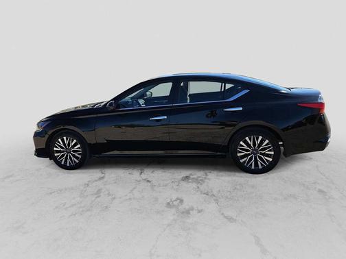 Super Black 2023 Nissan Altima 2.5 SV