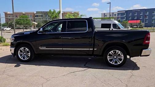 Diamond Black Crystal Pearlcoat 2024 RAM 1500 Limited