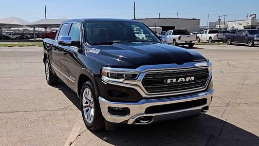 Diamond Black Crystal Pearlcoat 2024 RAM 1500 Limited