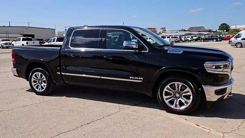 Diamond Black Crystal Pearlcoat 2024 RAM 1500 Limited