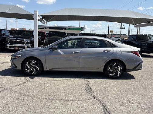 2025 Hyundai ELANTRA SEL