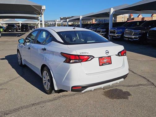2022 Nissan Versa 1.6 S