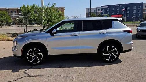 2024 Mitsubishi Outlander SE