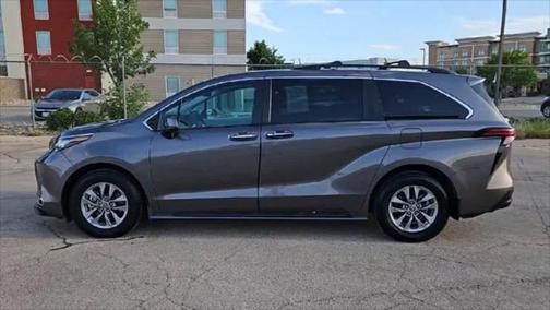 2022 Toyota Sienna XLE 8 Passenger