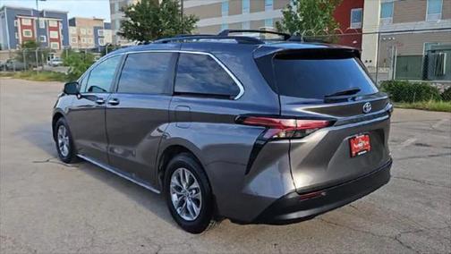 2022 Toyota Sienna XLE 8 Passenger