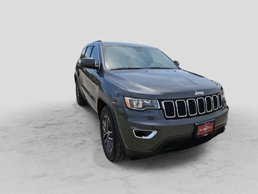 Granite Crystal Metallic Clearcoat 2018 Jeep Grand Cherokee Laredo E