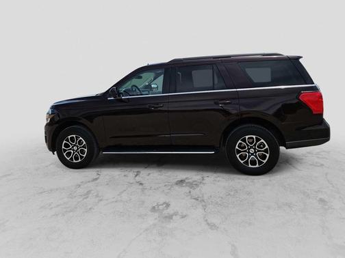 Jewel Red Metallic Tinted Clearcoat 2023 Ford Expedition XLT