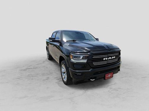 Diamond Black Crystal Pearlcoat 2021 RAM 1500 Laramie