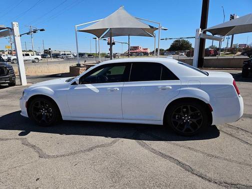 2022 Chrysler 300 Touring