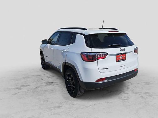 Bright White Clearcoat 2026 Jeep Compass Latitude