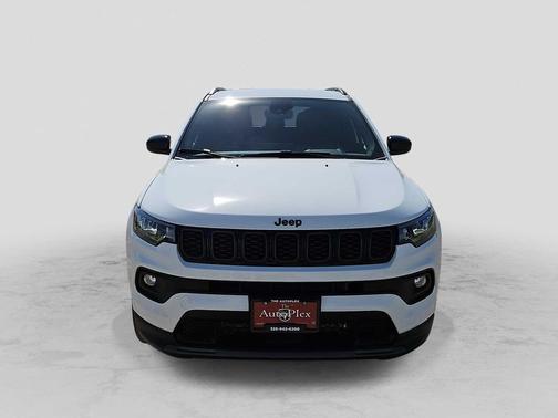 Bright White Clearcoat 2026 Jeep Compass Latitude