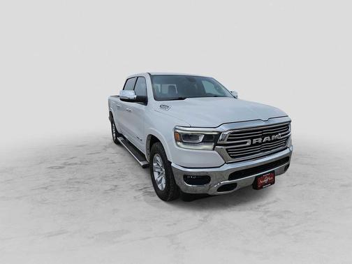 Ivory White Tri-Coat Pearlcoat 2019 RAM 1500 Laramie