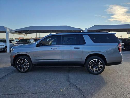 2023 Chevrolet Suburban RST