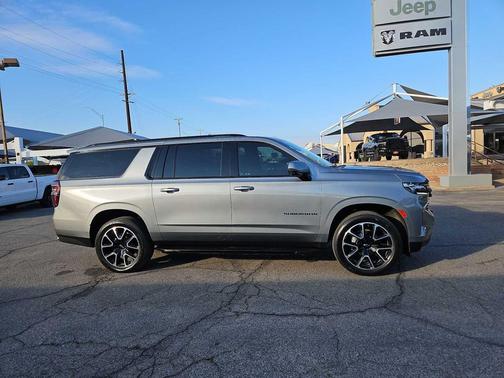 2023 Chevrolet Suburban RST