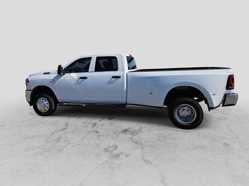 2026 RAM 3500 Tradesman 4x4 Crew Cab 8 Box