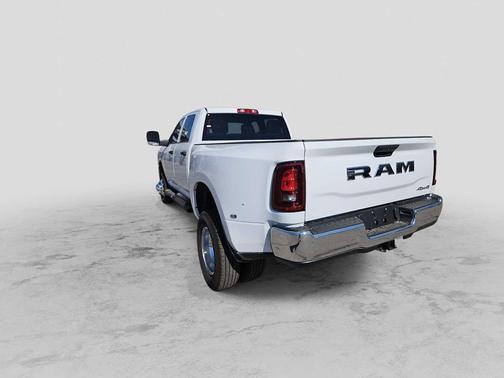 2026 RAM 3500 Tradesman 4x4 Crew Cab 8 Box