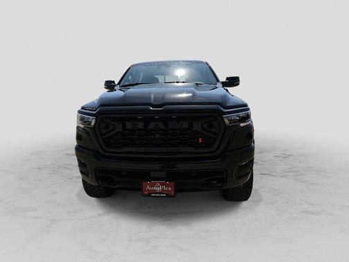 Diamond Black Crystal Pearlcoat 2026 RAM 1500 Big Horn/Lone Star