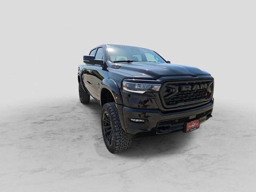 Diamond Black Crystal Pearlcoat 2026 RAM 1500 Big Horn/Lone Star