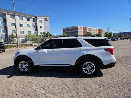 Star White Metallic Tri-Coat 2020 Ford Explorer XLT