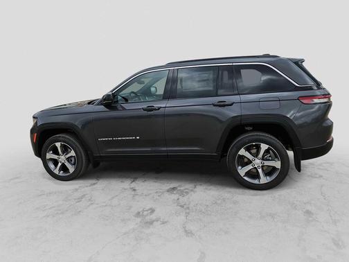 Baltic Gray Metallic Clearcoat 2026 Jeep Grand Cherokee Limited