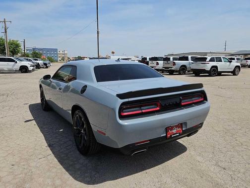 2022 Dodge Challenger SXT