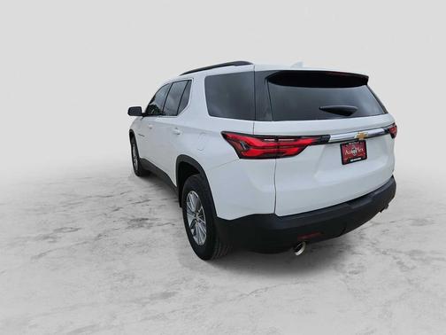 Summit White 2022 Chevrolet Traverse LT Cloth
