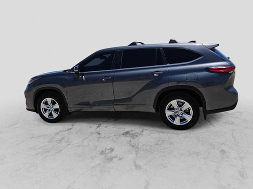 Magnetic Gray Metallic 2023 Toyota Highlander L