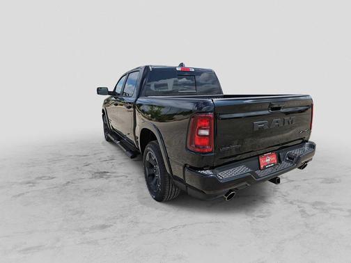 Diamond Black Crystal Pearlcoat 2026 RAM 1500 Lone Star