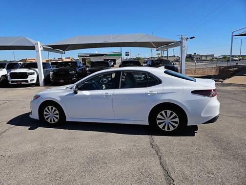 2022 Toyota Camry LE
