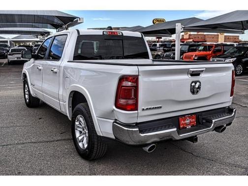 Ivory White Tri-Coat Pearlcoat 2019 RAM 1500 Laramie