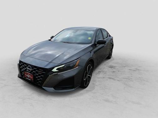 Gun Metallic 2025 Nissan Altima SR