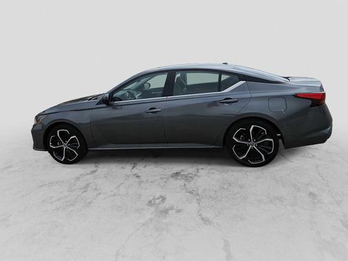 Gun Metallic 2025 Nissan Altima SR