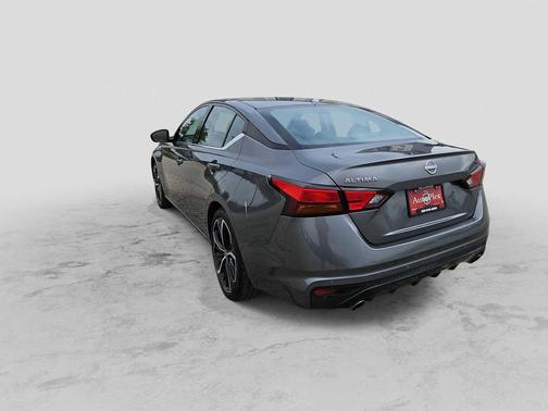 Gun Metallic 2025 Nissan Altima SR