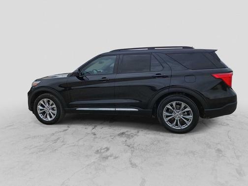 AGATE BLACK METALLIC 2022 Ford Explorer XLT