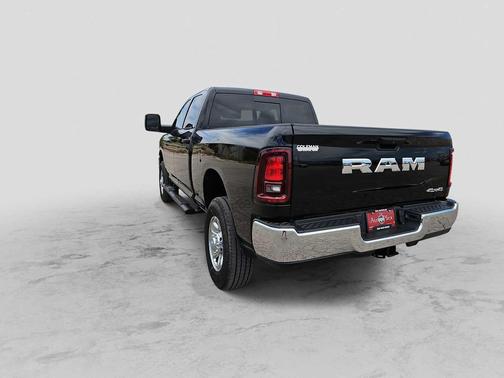 Diamond Black Crystal Pearlcoat 2026 RAM 2500 Tradesman