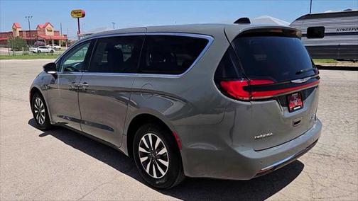 2023 Chrysler Pacifica Hybrid Touring L