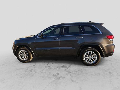 Granite Crystal Metallic Clearcoat 2021 Jeep Grand Cherokee Laredo